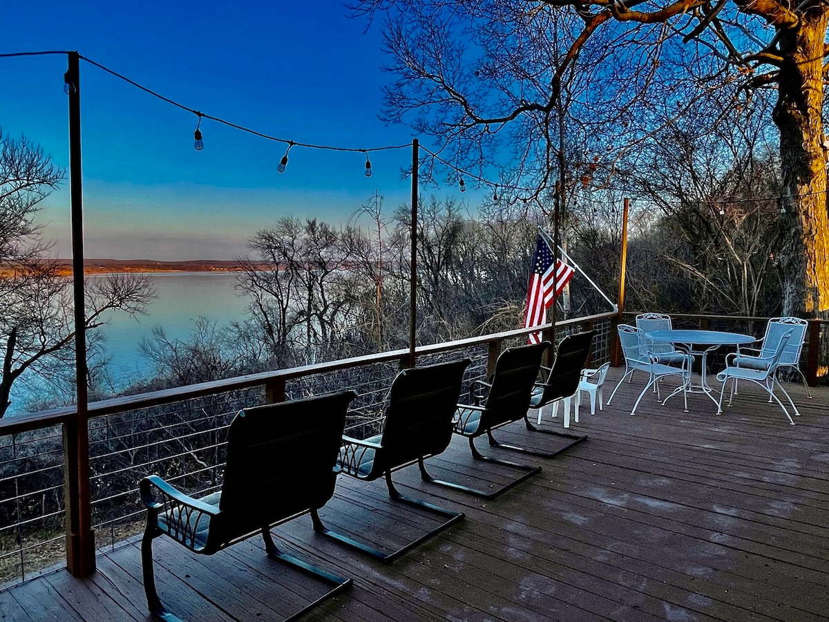 Lake View Cottage, secluded, Quiet, Total Remodel