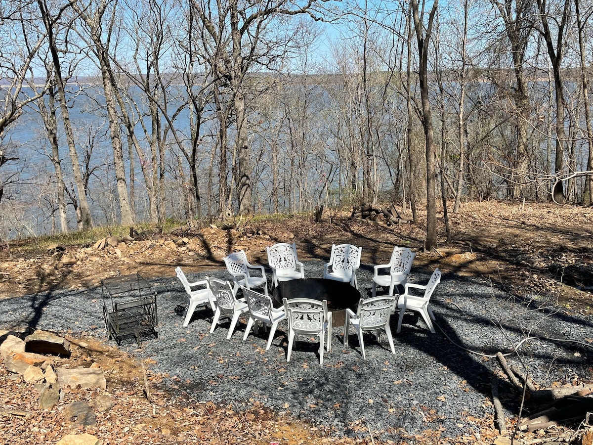 Lake View Cottage, secluded, Quiet, Total Remodel