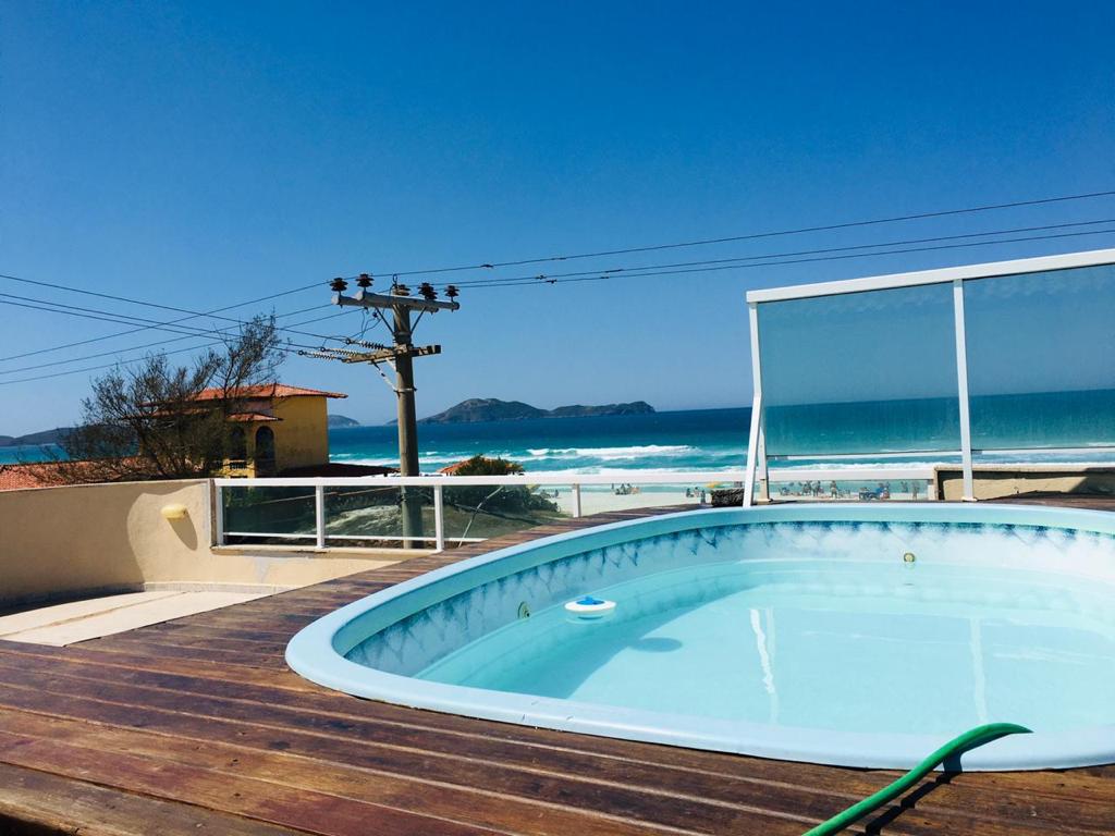 CASA PÉ NA AREIA COM PISCINA