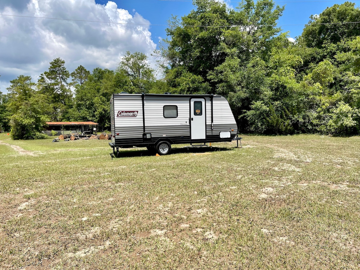 The Birdhouse: Delightful  RV w/ indoor fireplace