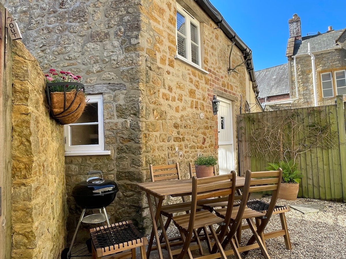 Character Barn in the Heart of Beaminster