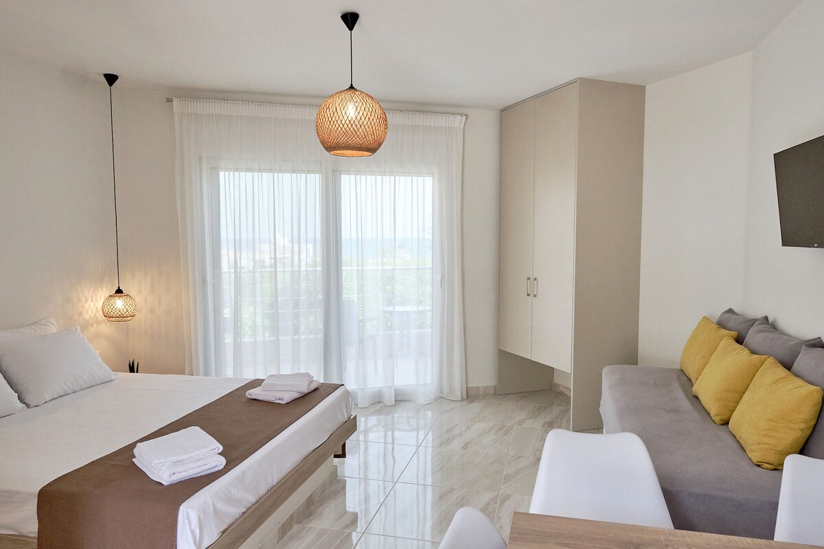 Kassiopi - Deluxe apt 50m from the beach, sea view
