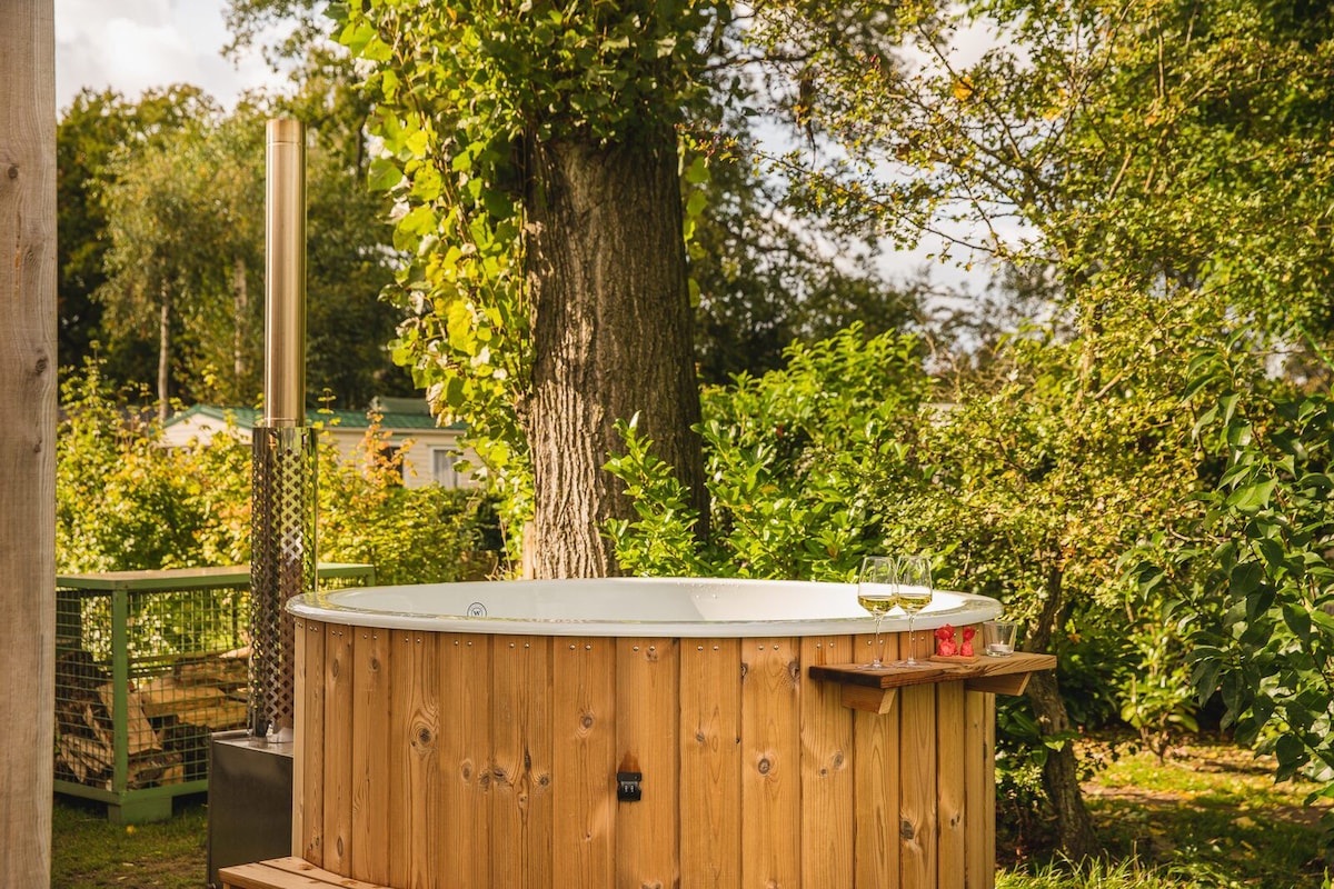 Sfeervolle en moderne bungalow met hottub