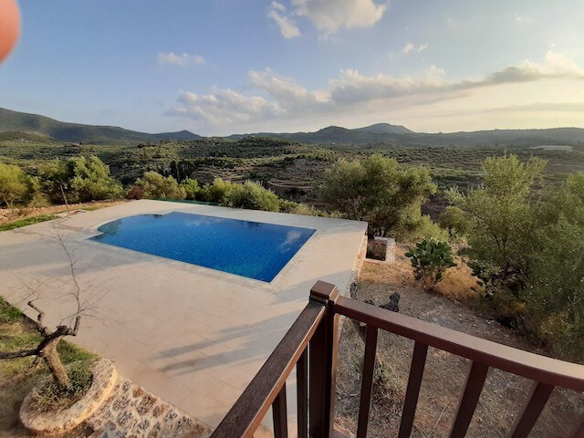 Isolated 3 bedroom villa with pool in olive groves
