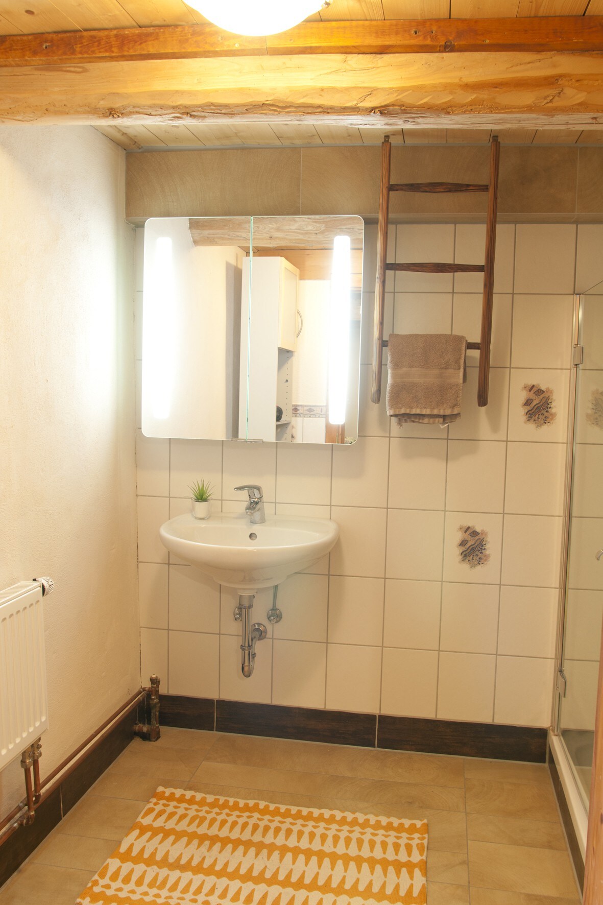 Ruhige Wohnung plus Apartment mit Bad