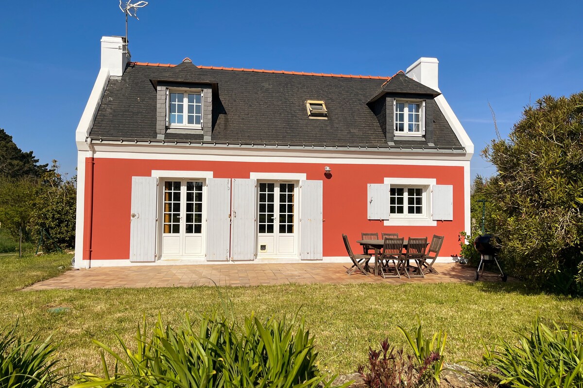 Maison Bellîloise au calme.