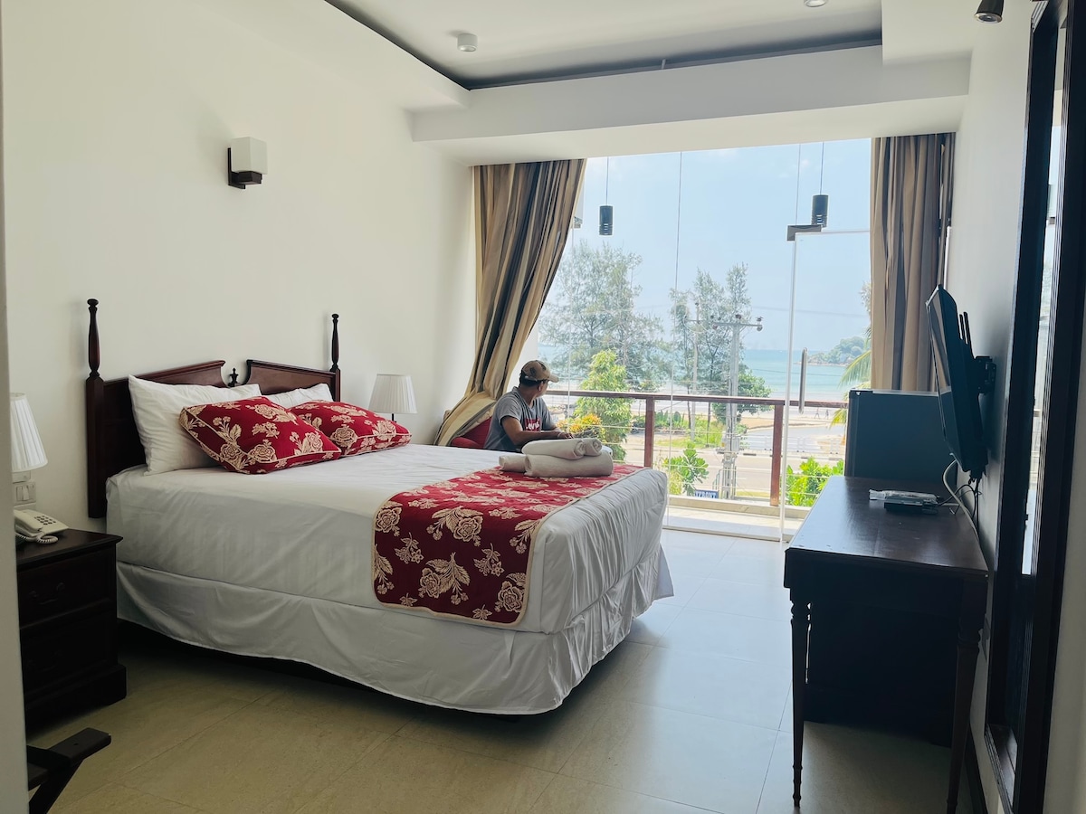 Sea view beach front deluxe double+Sofa Bedroom