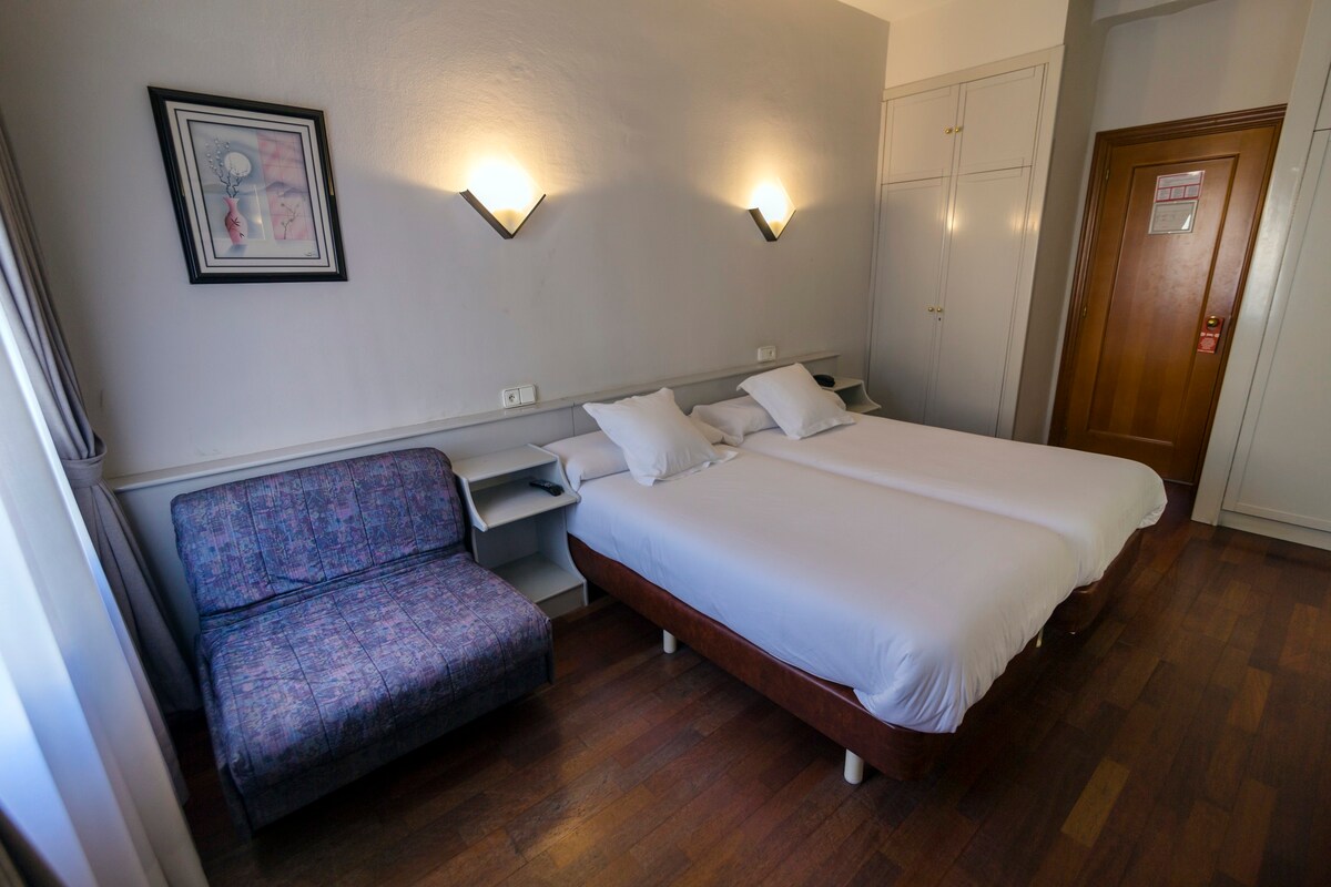 Habitación Triple en Hotel Lleida
