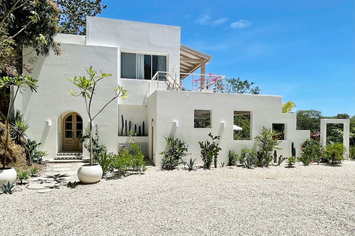 Casa Niri: Villa w Chef, Ocean View, 5min to Beach