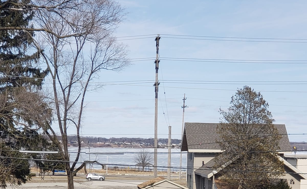 Muskegon Lake View Loft studio/kitchenette