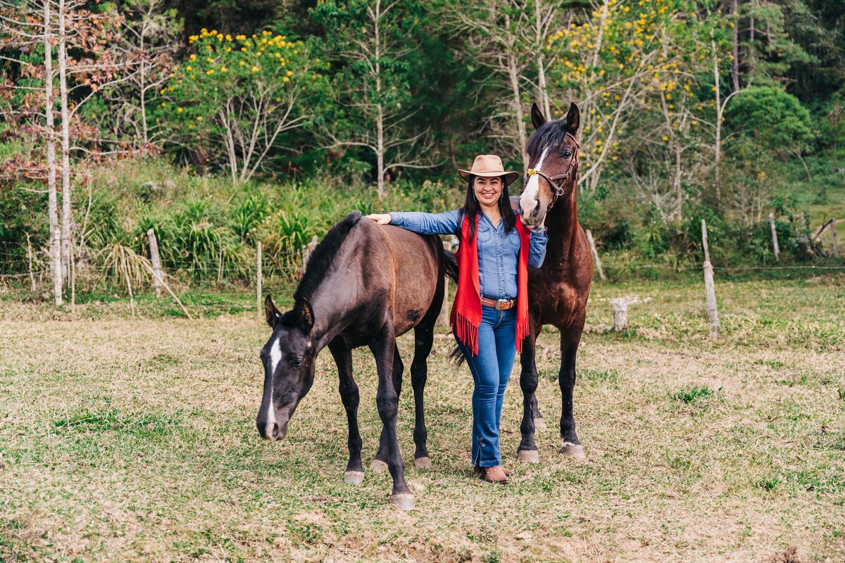 Aventura Familiar entre Bosques, Ríos y Caballos.