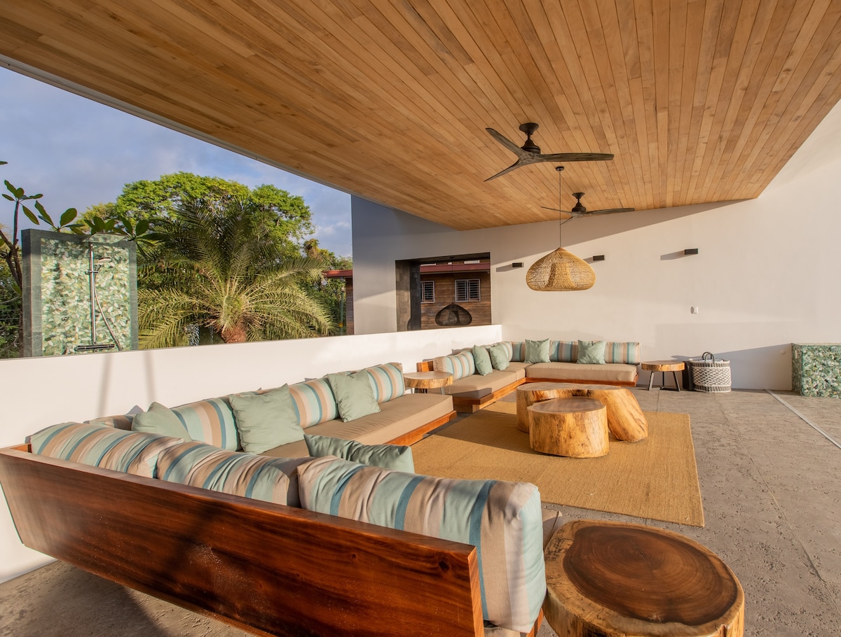 Lux Nirvana 4-bedroom villa with infinity pool