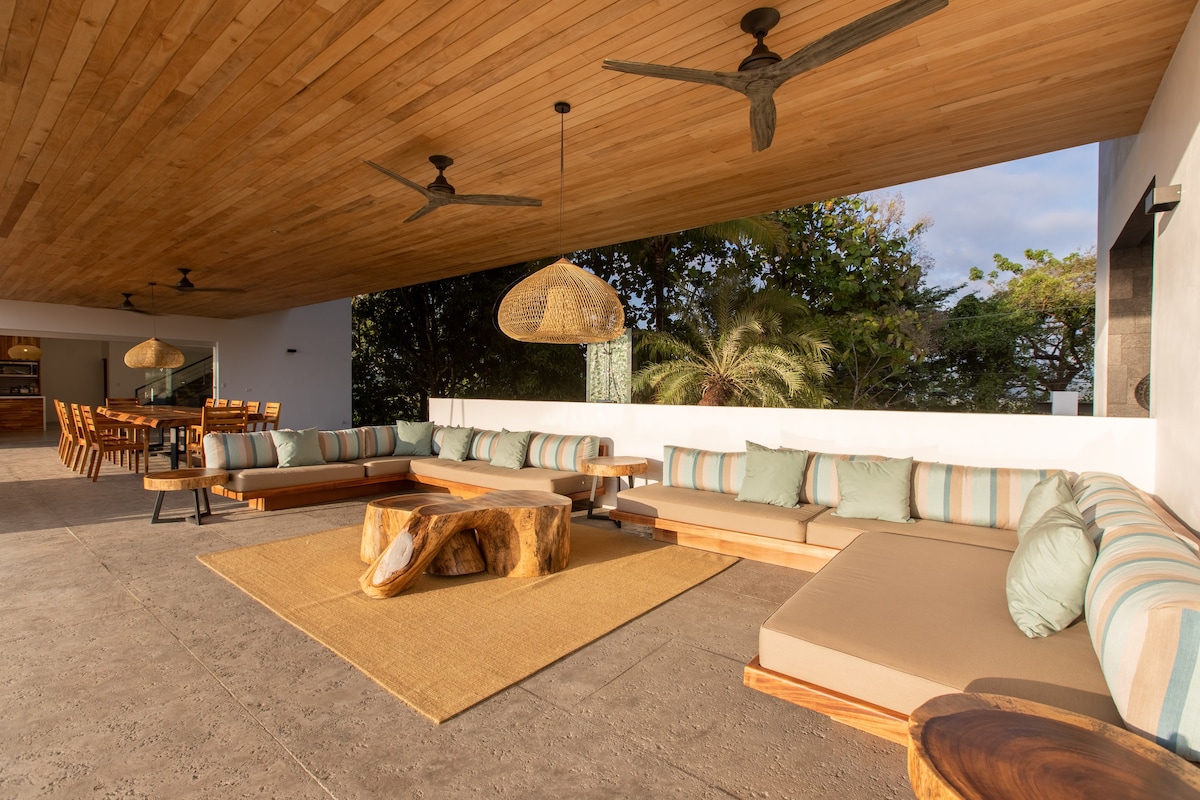 Lux Nirvana 4-bedroom villa with infinity pool