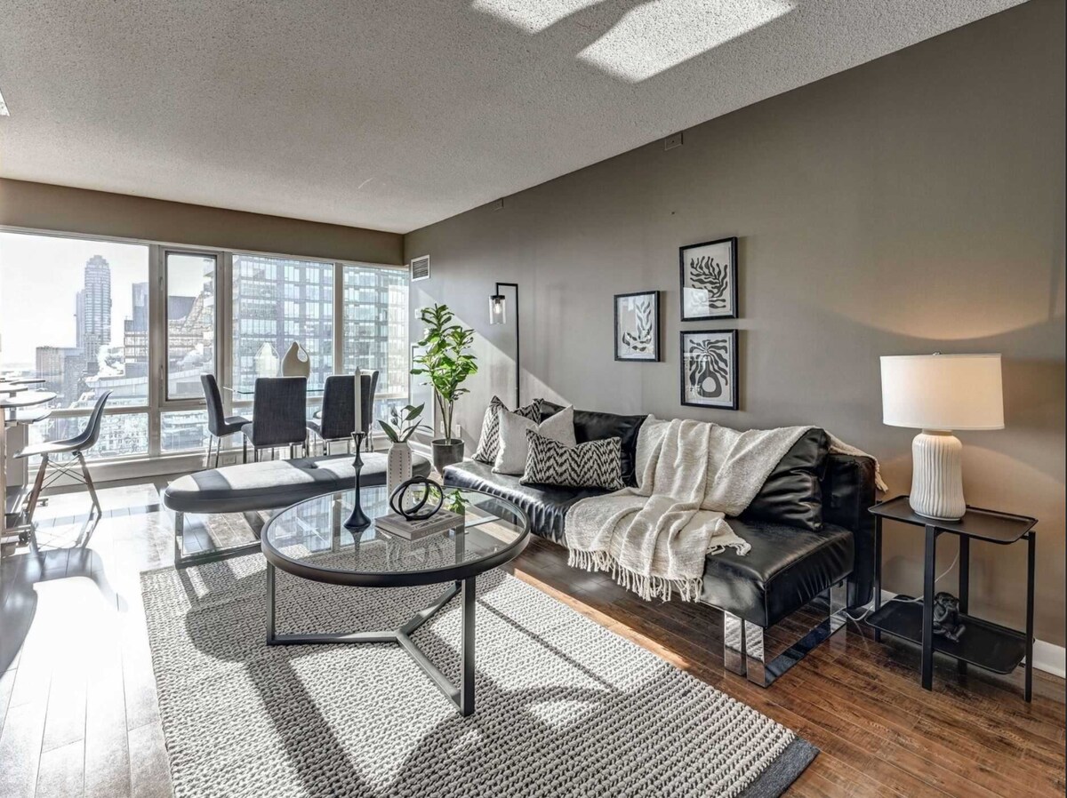 Lovely 1 Bedroom Apartment - Heart of Downtown