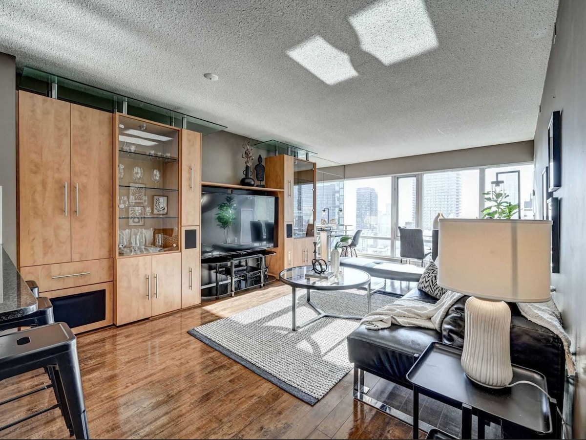 Lovely 1 Bedroom Apartment - Heart of Downtown