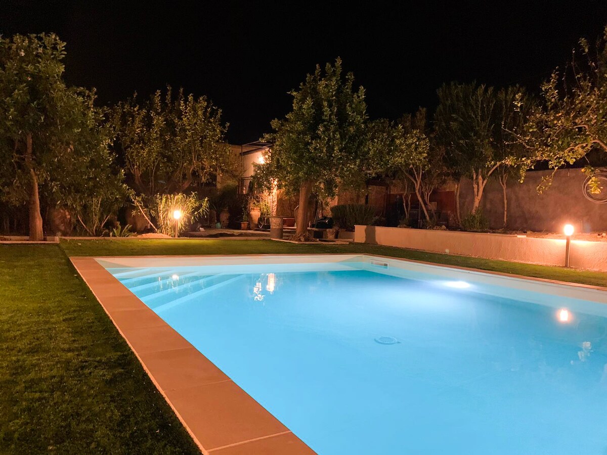 带泳池的别墅Casa della Zagara