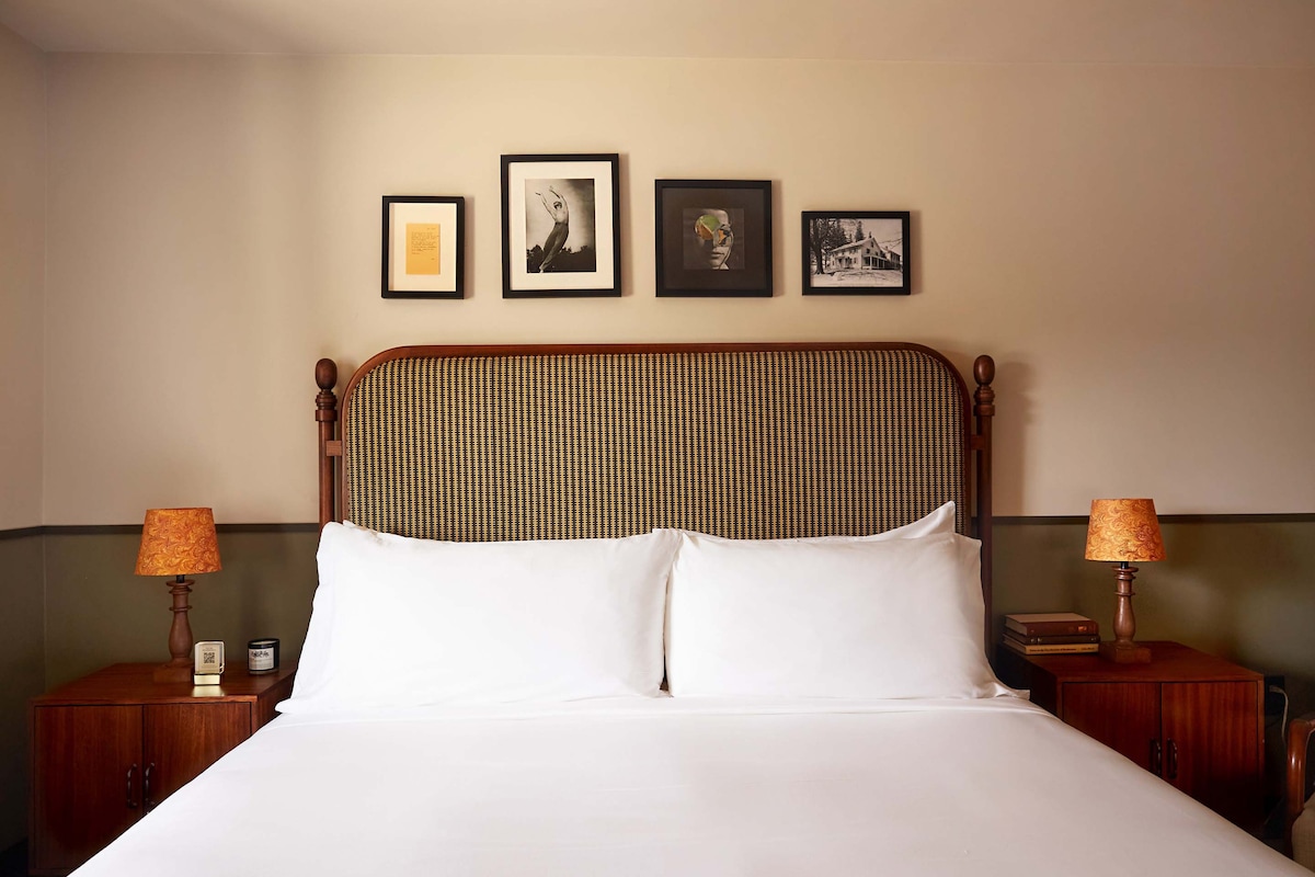 Lenox精品酒店的标准加大双人床
