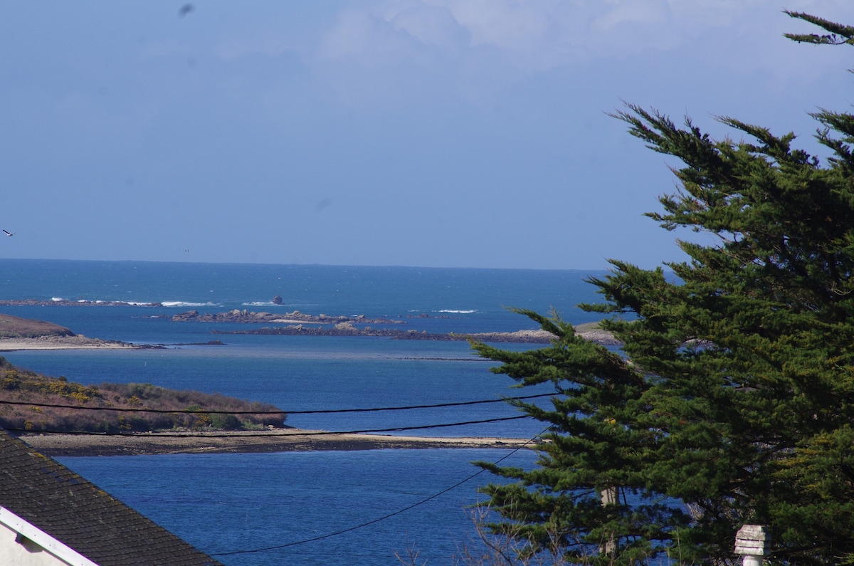 Appartement Landéda  . Vue sur mer .Gde terrasse .