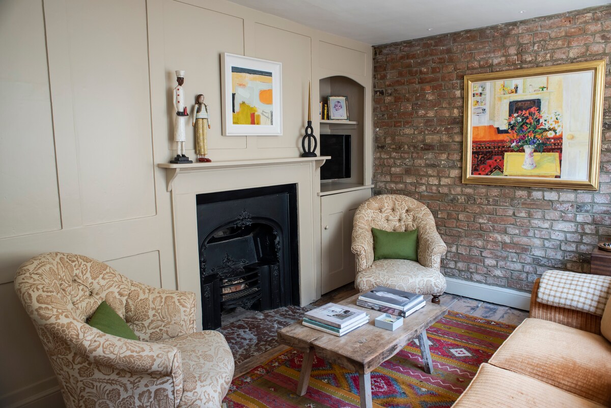 Stylish, cosy townhouse 2 mins from the seafront