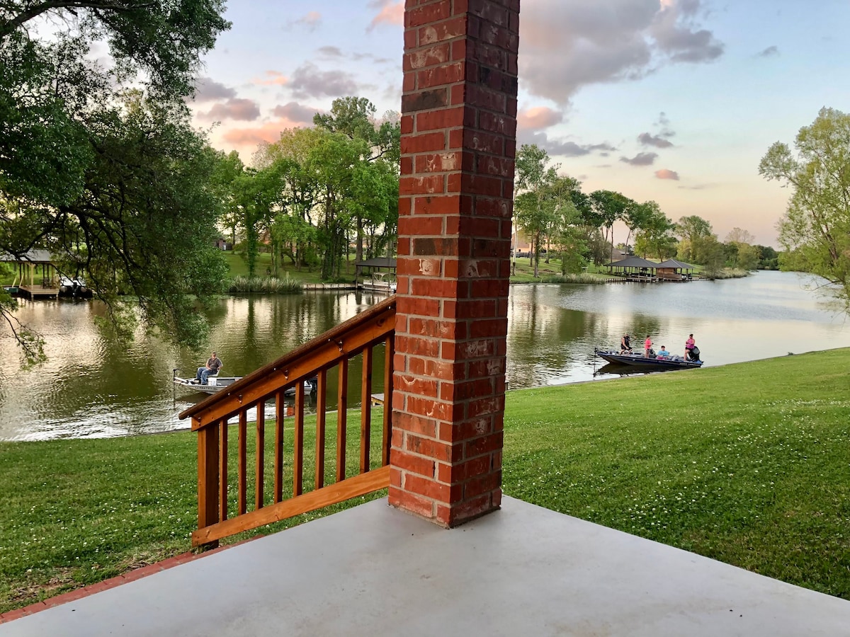 Oak on the Cane- 2BR, 2BA townhome on Cane River