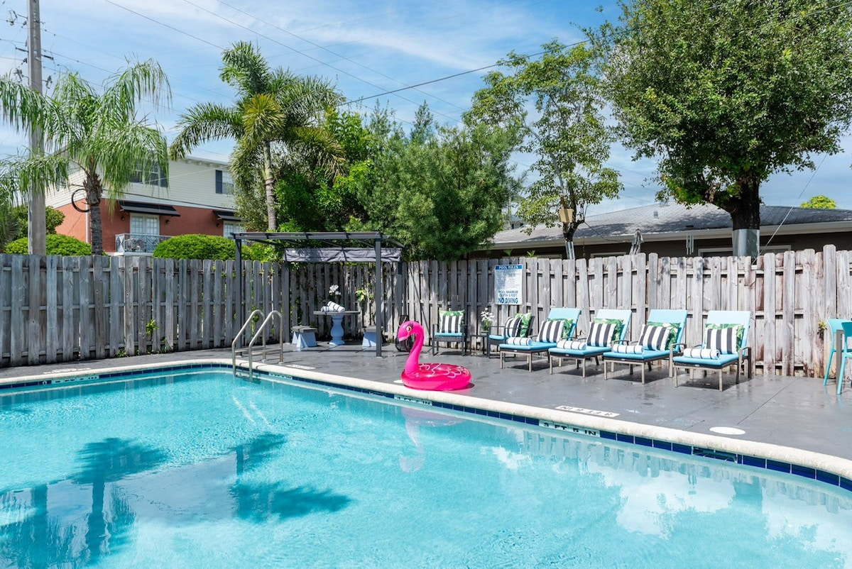 Spacious 2BR/2BA Oasis w Grand Pool | Top Location