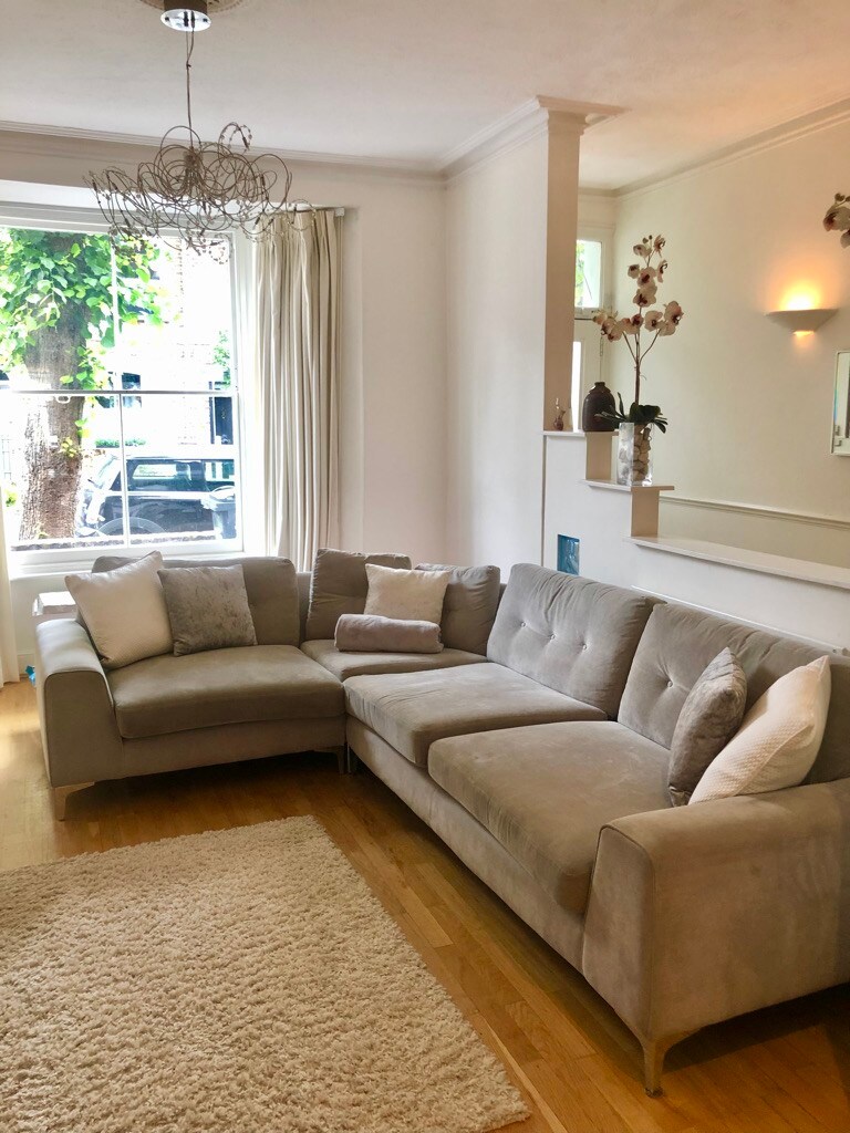 Lovely Three Bed Chiswick Townhouse With Garden