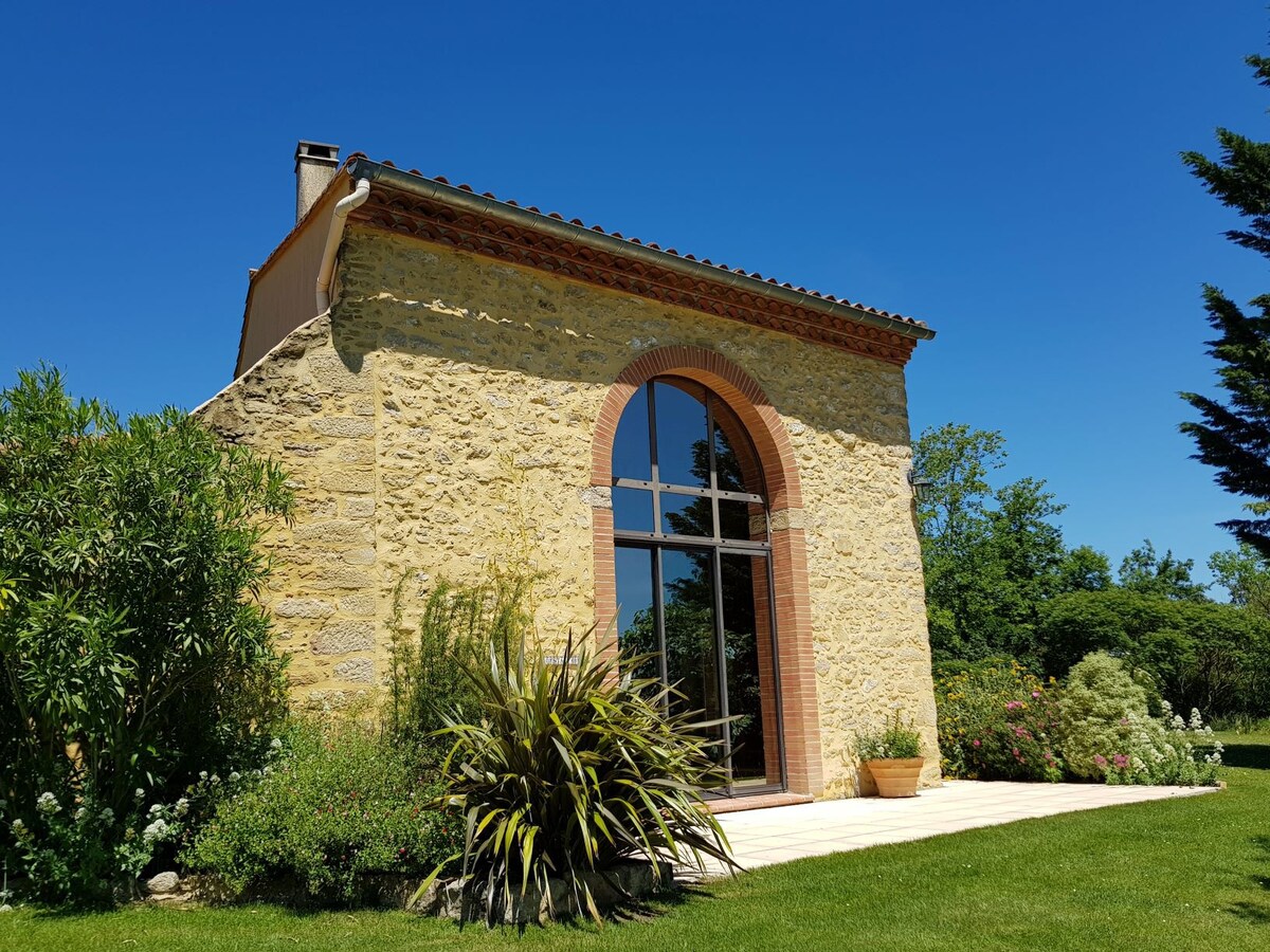 Converted barn with pool and views of the Pyrenees