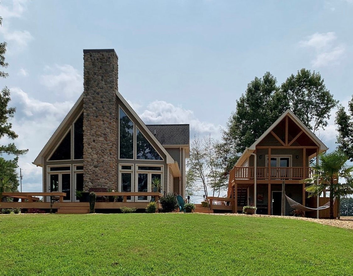 Lakefront House on Weiss Lake w separate bunkhouse