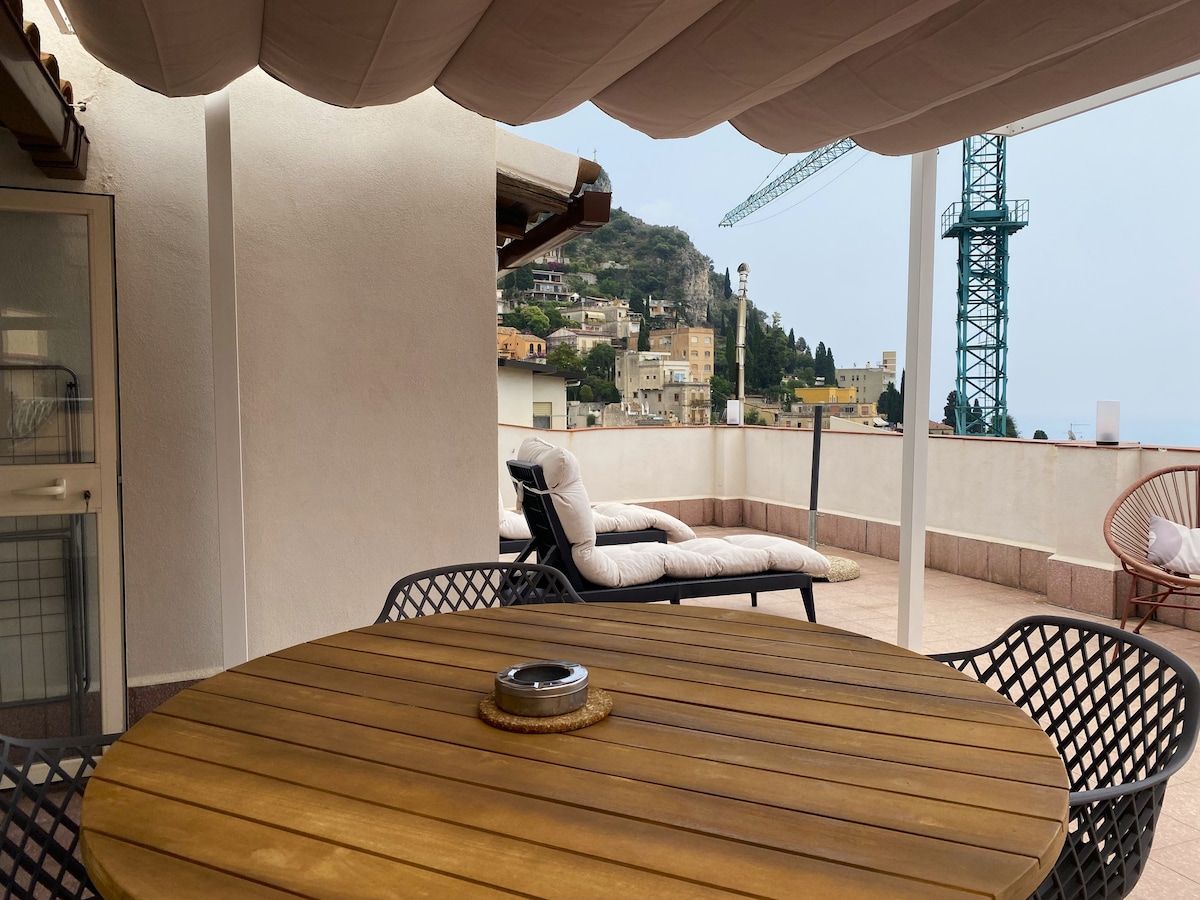 View Terrace Apartment in Taormina-Murmuria Eolia