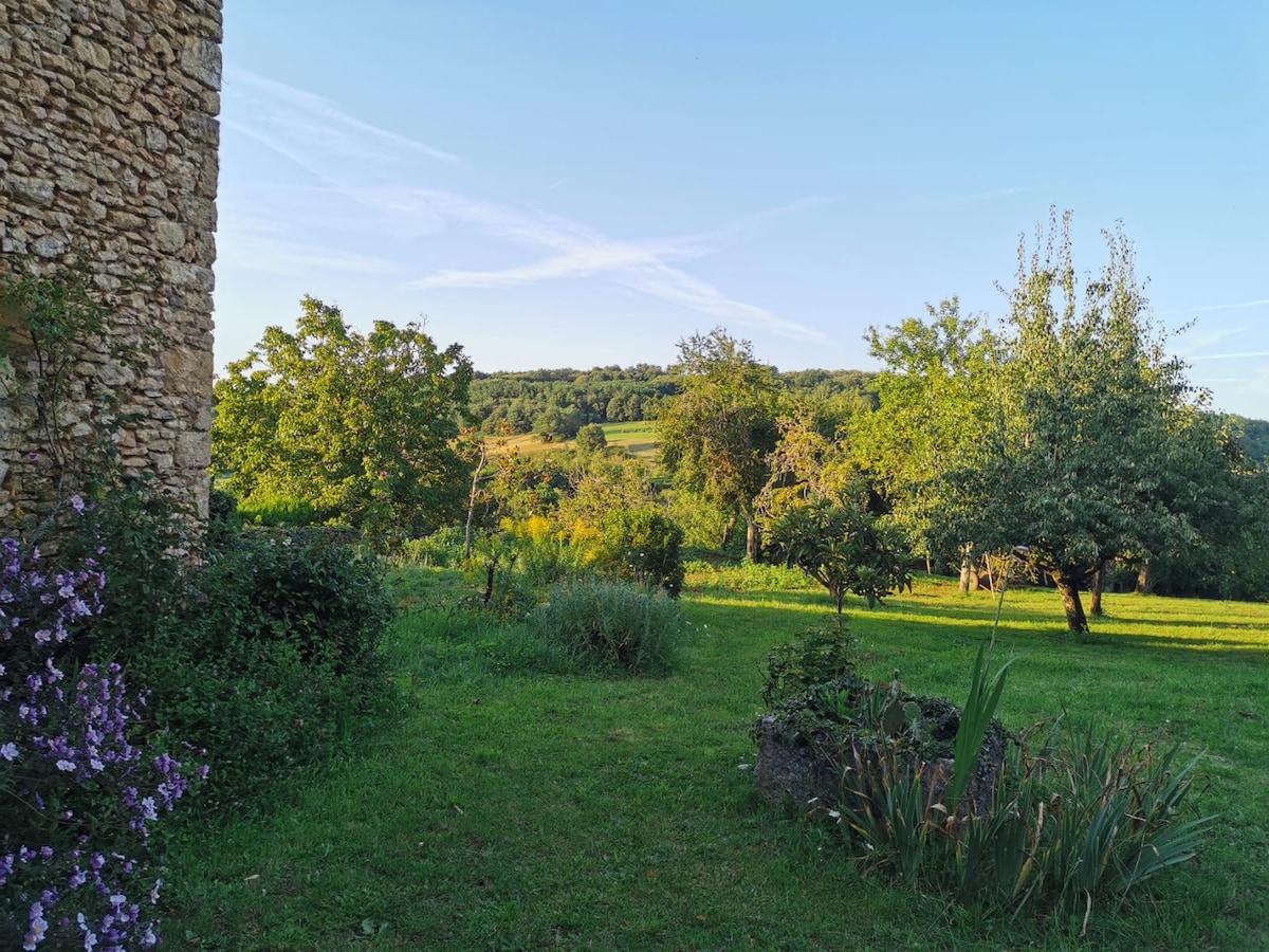 Bergerie périgourdine rénovée dans un parc arboré