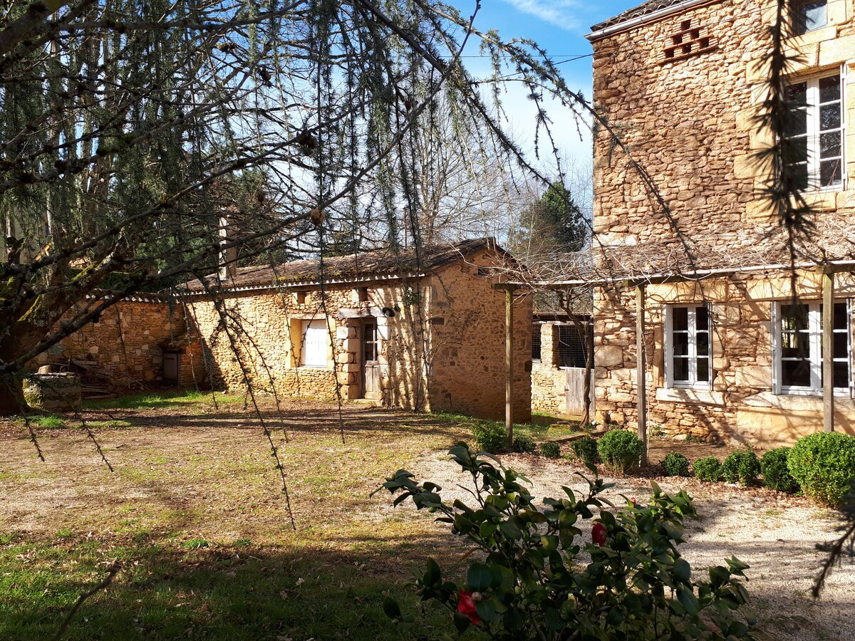 Bergerie périgourdine rénovée dans un parc arboré