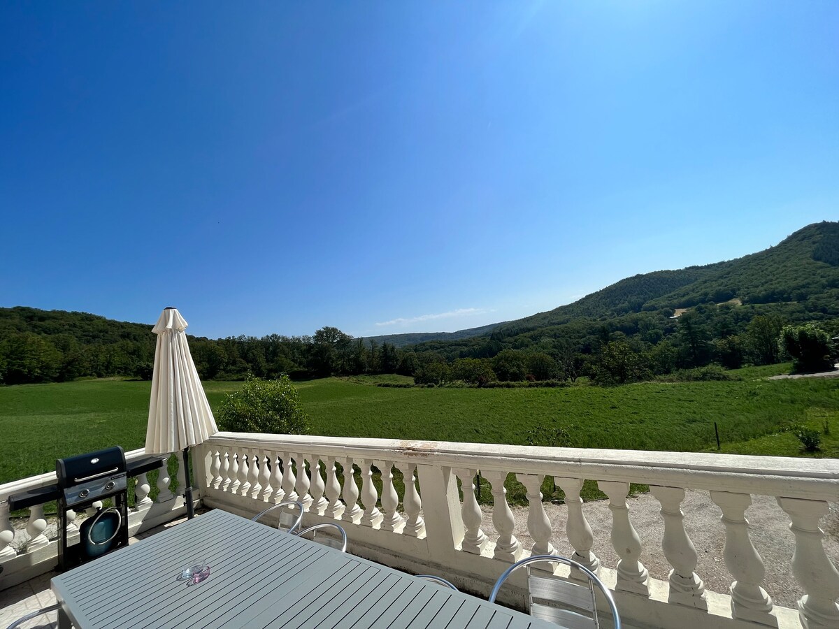 Aube-sur-la-Vallée + Nid d'Etoiles, vue magnifique