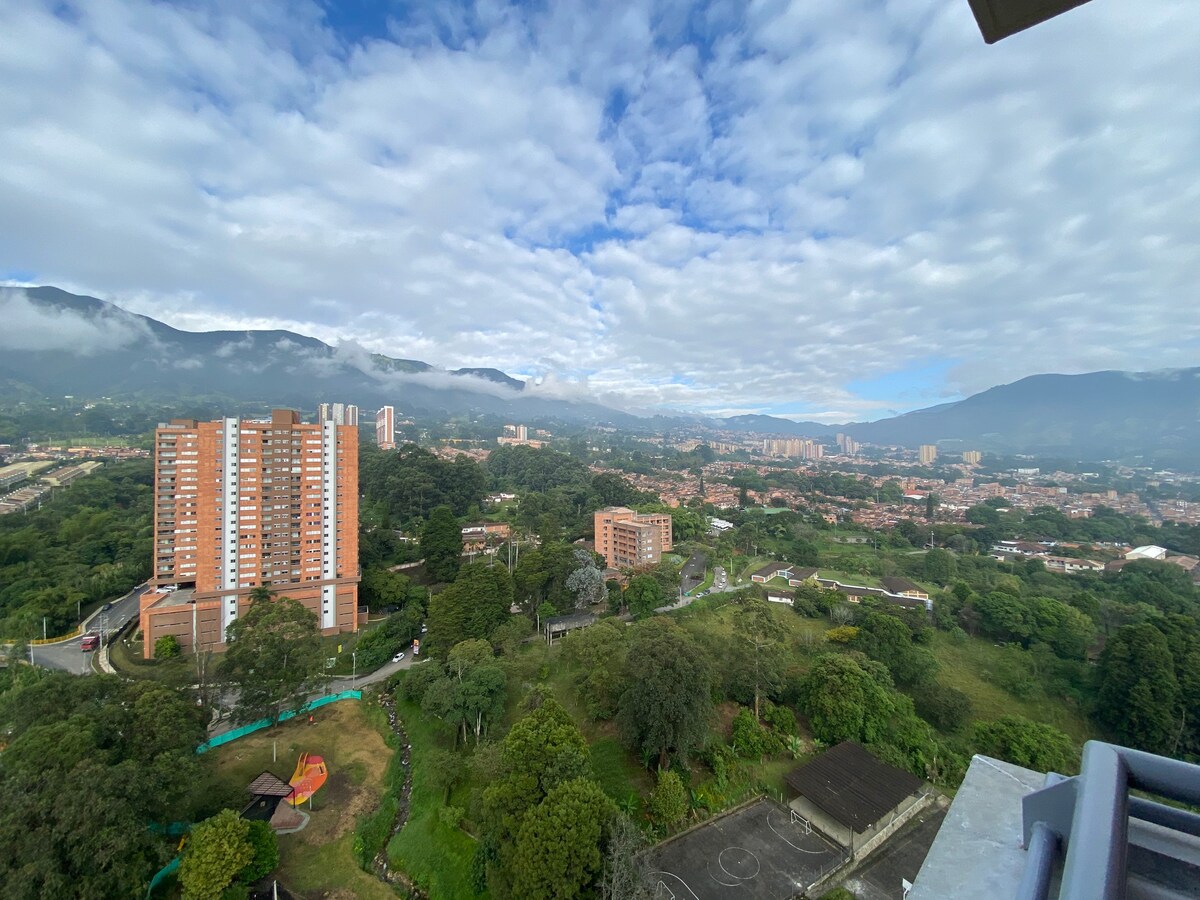 Cozy Room in Medellín with a stunning view🌲🌳🌿☘️