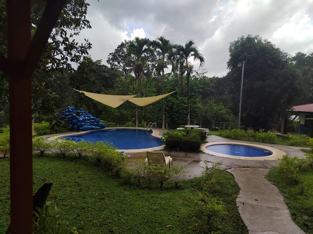 Quinta La Hacienda ， 4间客房和泳池