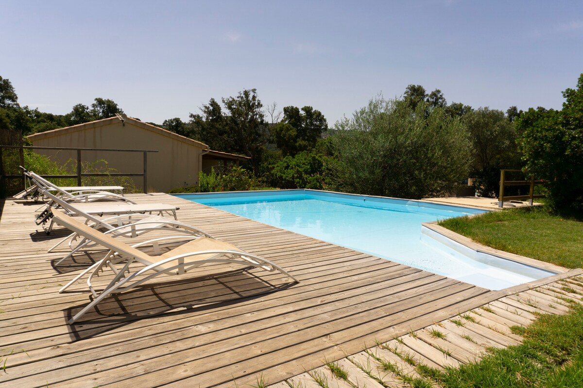 mini villa 1 climatisée terrasse piscine parking
