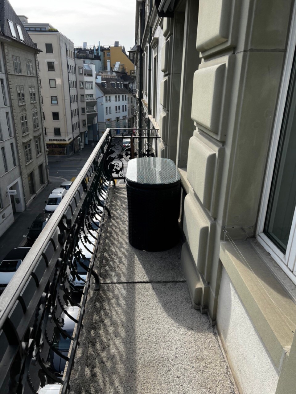31R -市中心带阳台的美丽单间公寓