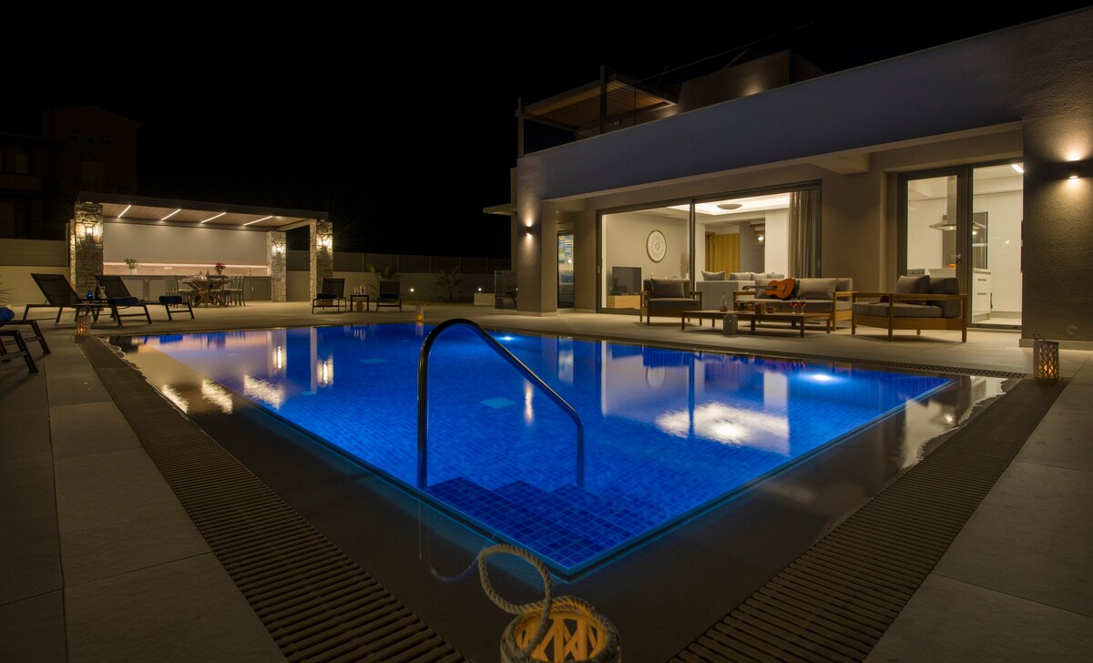 Imperium Lux Villa|sauna jacuzzi gym heated pool