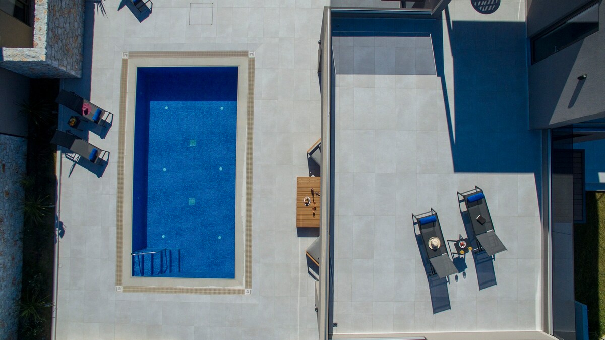 Imperium Lux Villa|sauna jacuzzi gym heated pool