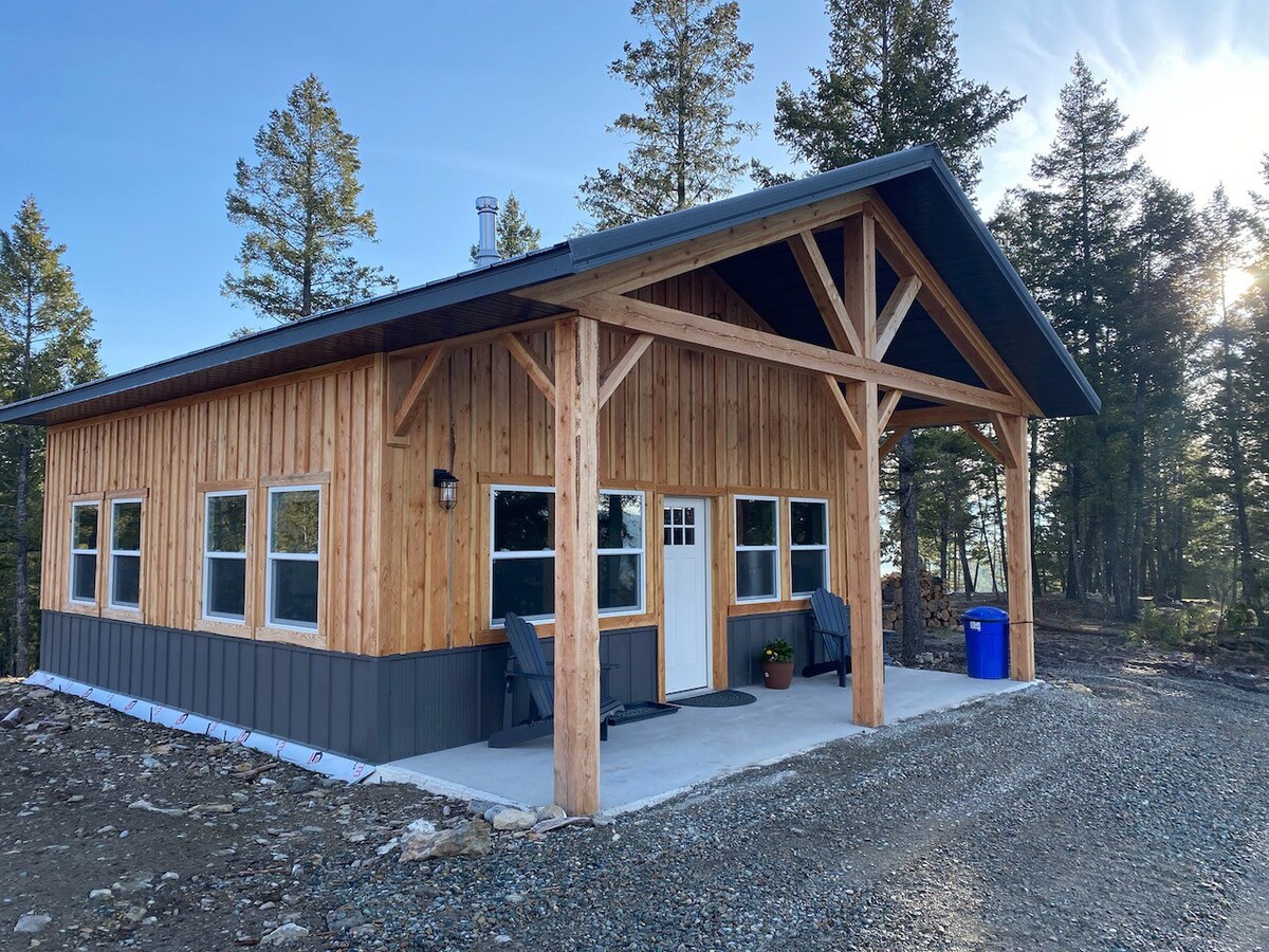 Cozy Montana Valley View Cabin, Amazing Views!