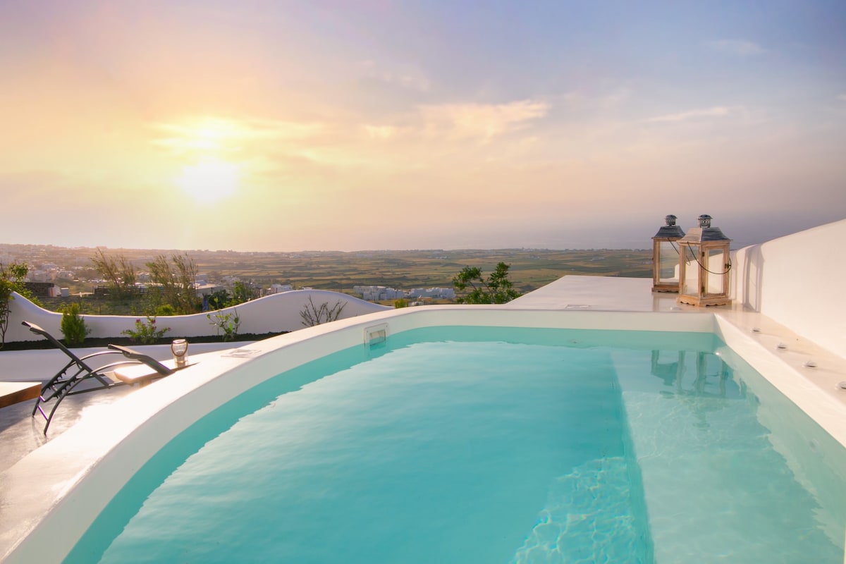 Panoramic Cave  | Jetted Tub | Sea & Sunset View