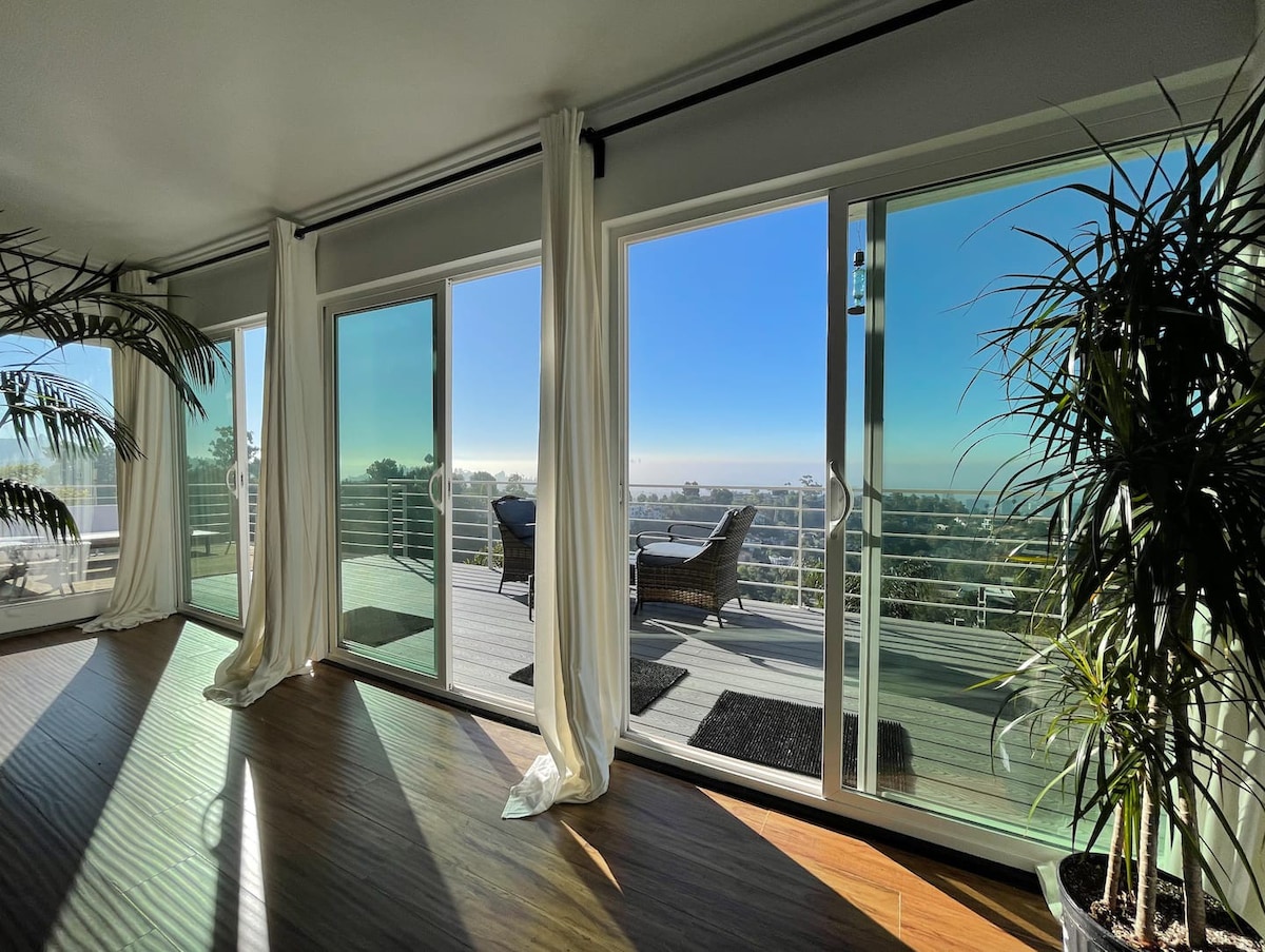 Hollywood Hills Penthouse - Sweeping Views