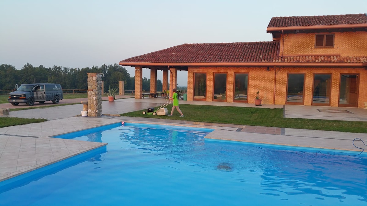 villa 500mq  10 posti letto, piscina,  5 bagni