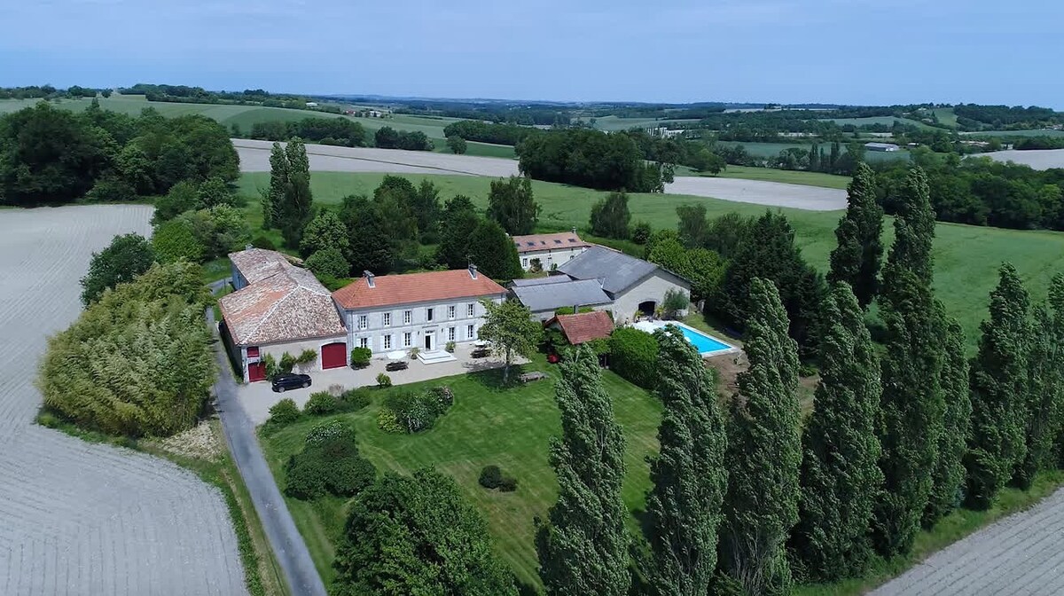 Domaine idyllique LA VAURE (jusqu'à 30 personnes)