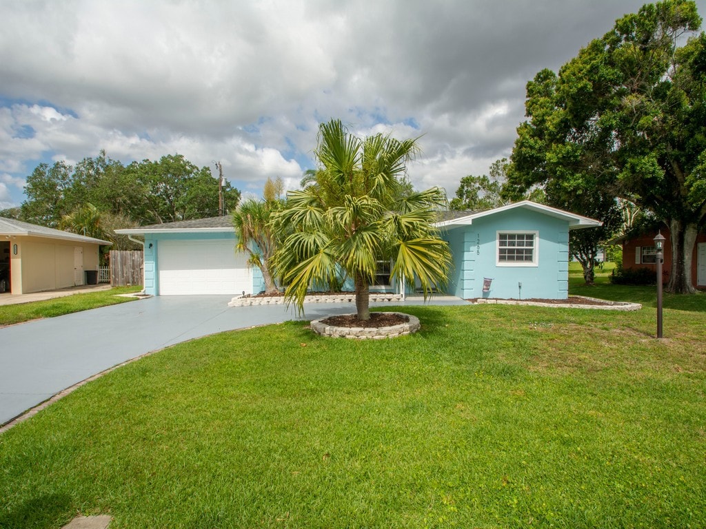 Tropical Paradise 3/2 Pool Home in Vero Beach