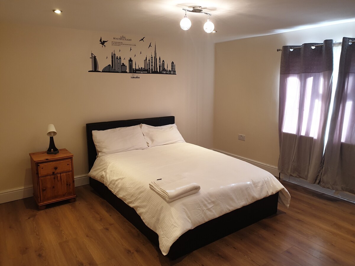 Modern and lovely two bedroom apartment in London