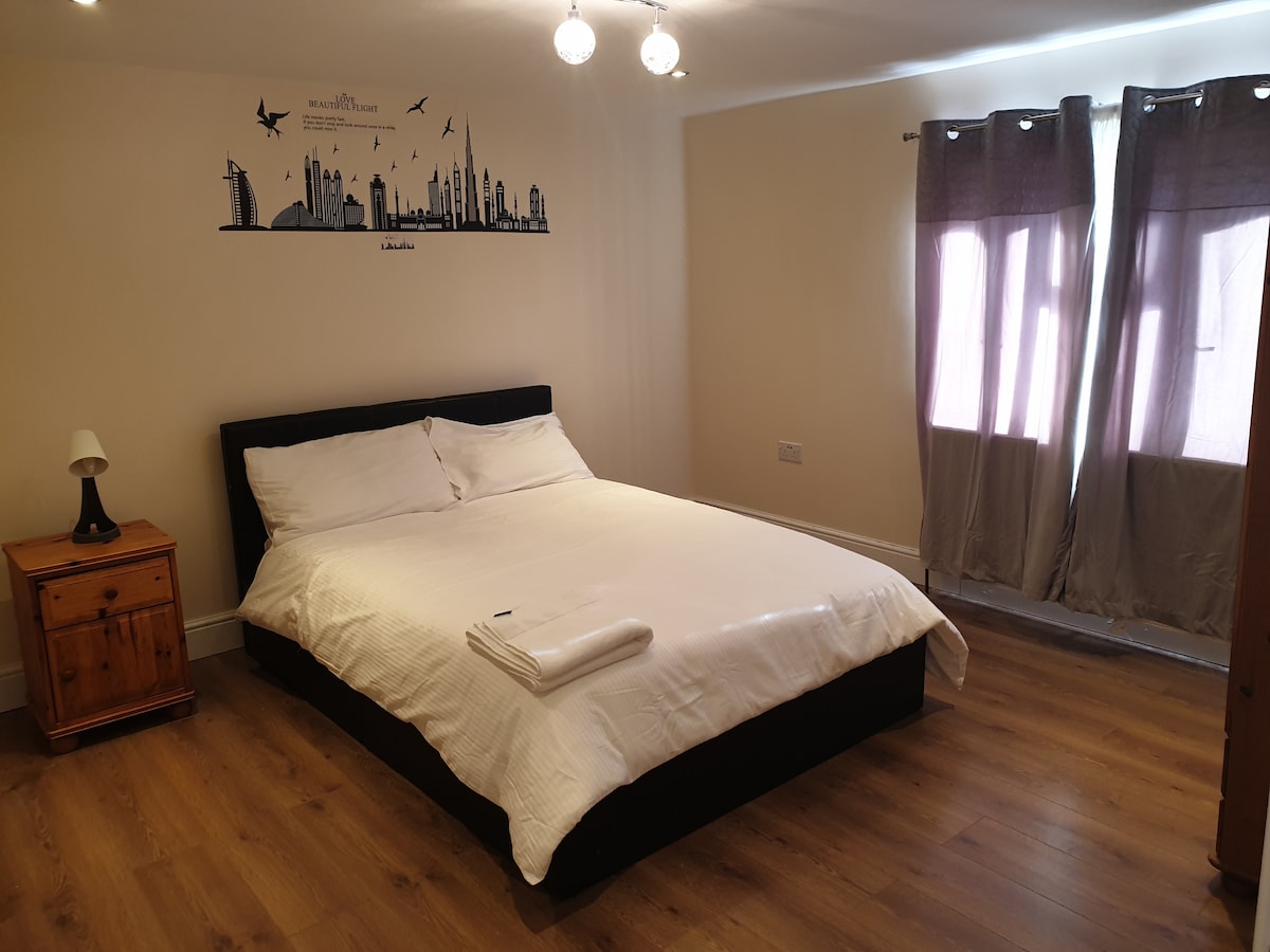 Modern and lovely two bedroom apartment in London