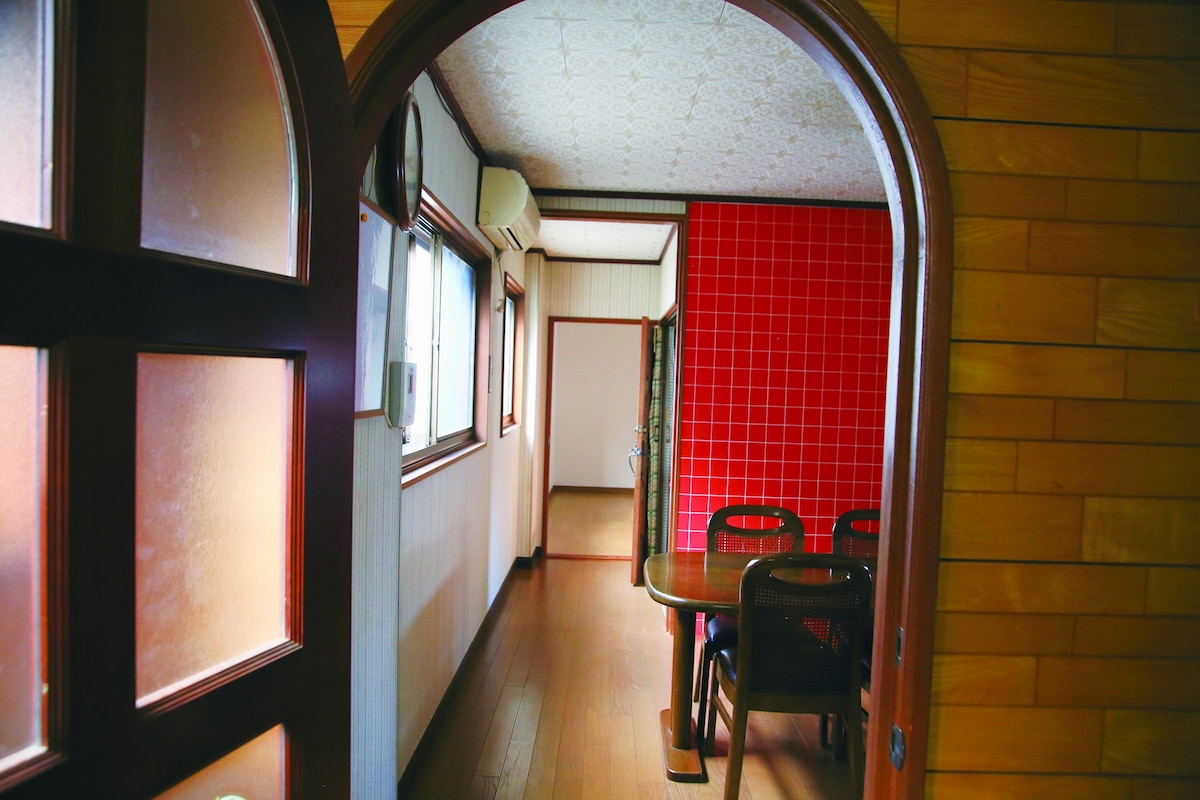 Uedaya Annex Handa-kan ： 201/独立房间/共用房屋中的一个房间/车站前面/厨房可以。有免费停车位。