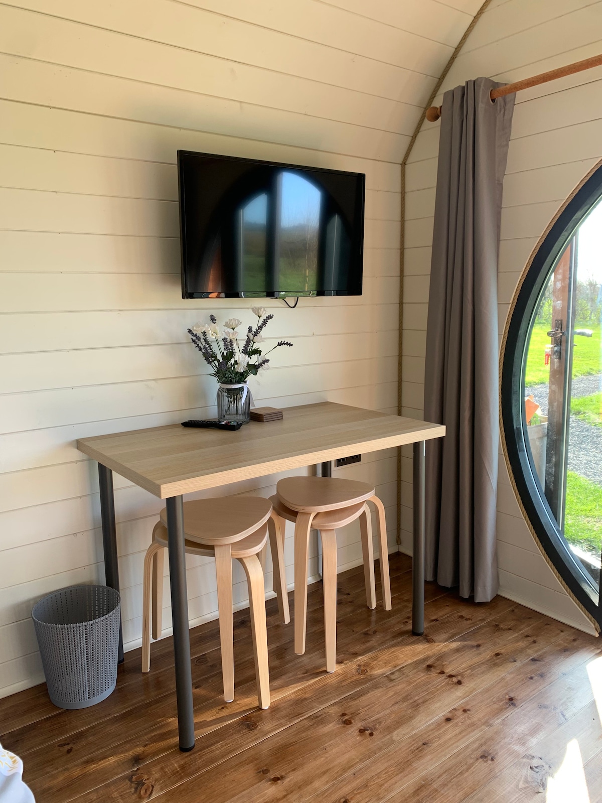 Family Glamping Pod & Hot Tub in Somerset - Wren