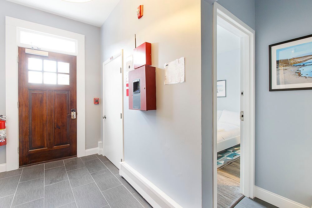 Thatch Quarters™ | Pvt. Room in Southie | 203 DOT