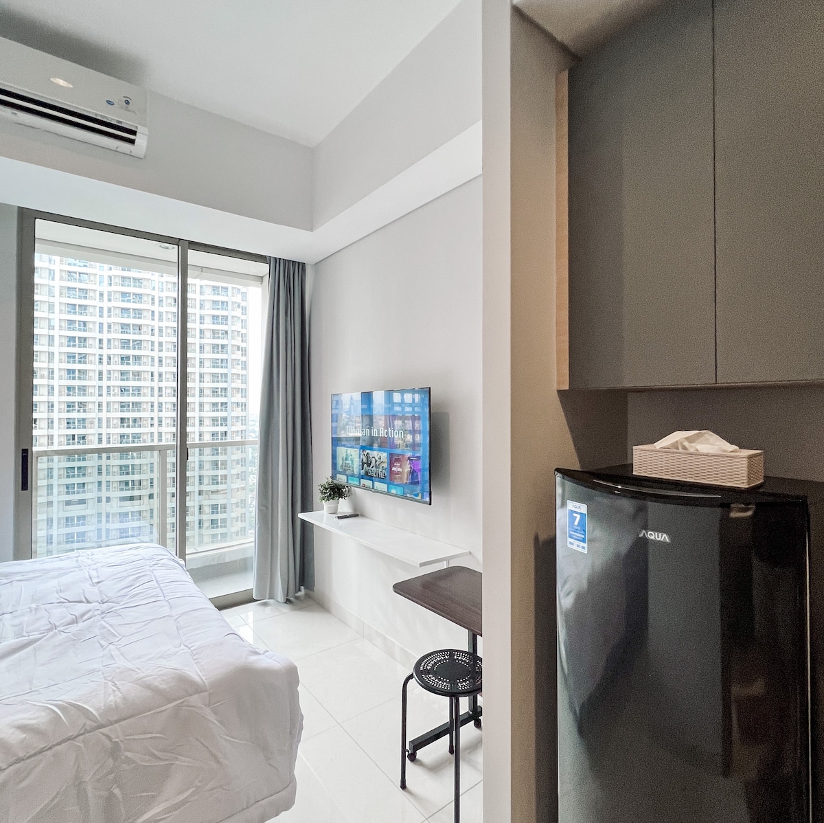 位于Taman Anggrek Residence的舒适单间公寓套房